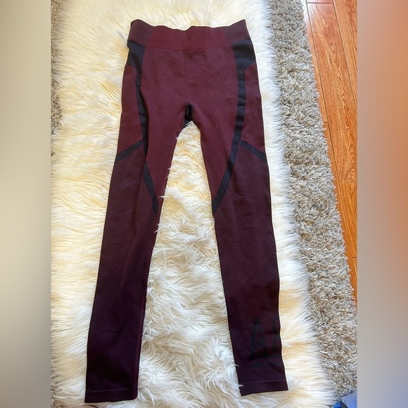 Burgundy & Black Leggings - Picture 1 of 1